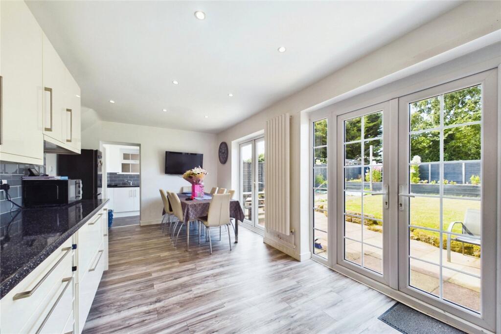 Huntsmoor Road, Tadley, Hampshire, RG26 photo 2