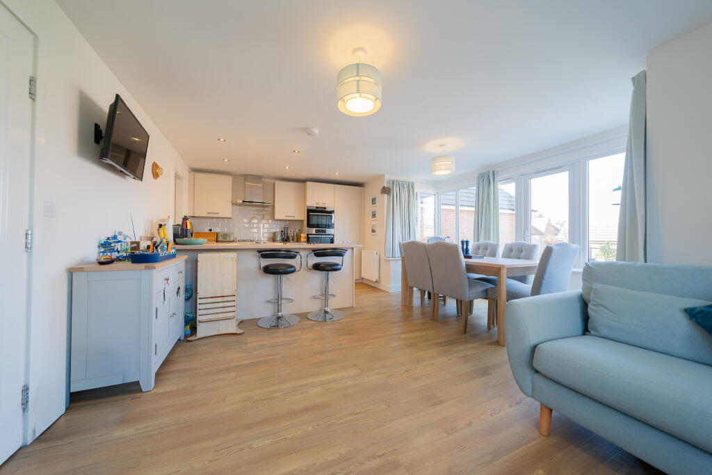 Deveron Drive, Lubbesthorpe, Leicester, Leicestershire photo 2
