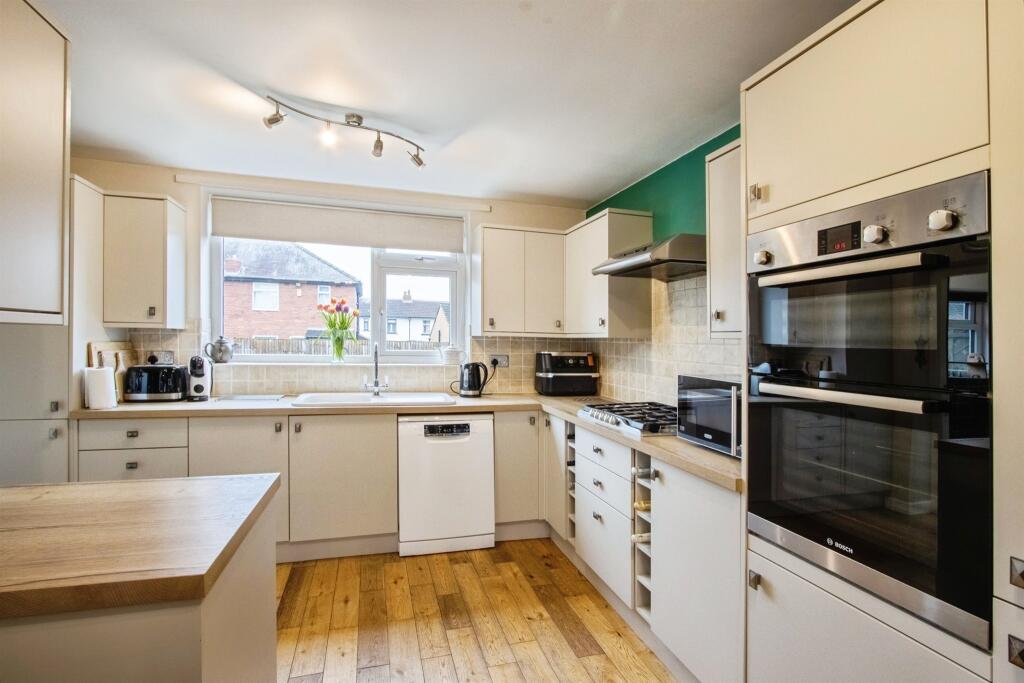 Austhorpe Avenue, Leeds photo 3