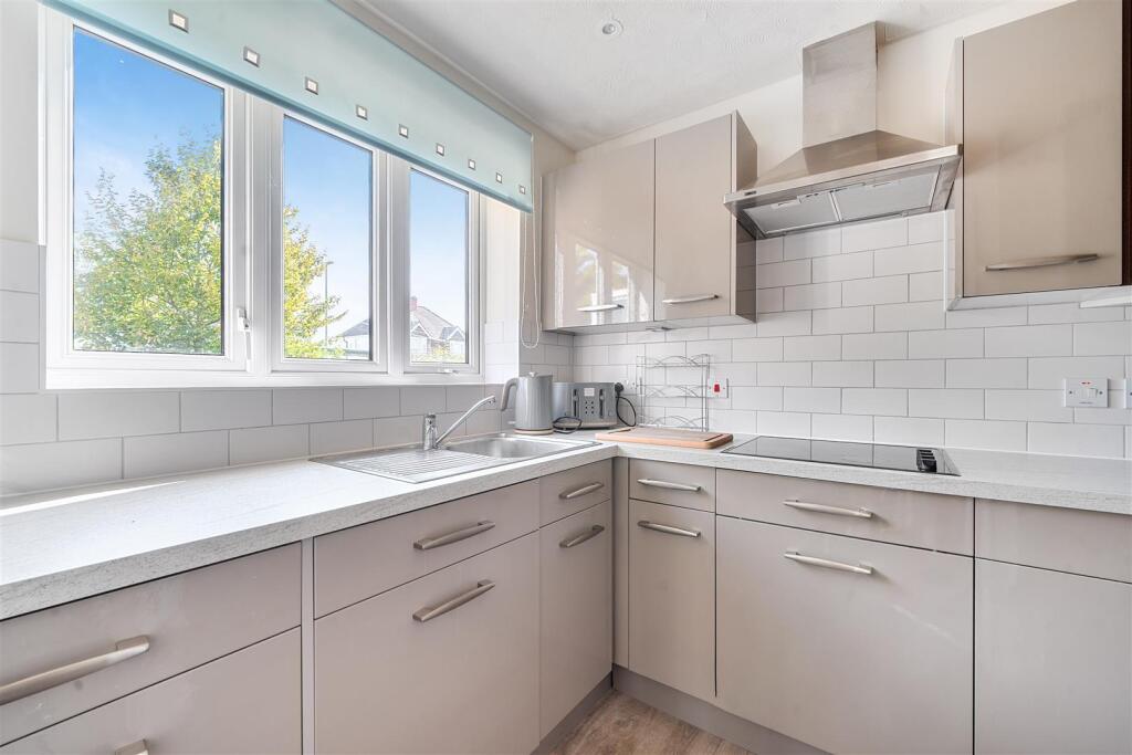 Apartment in Chichester, East Wittering - More