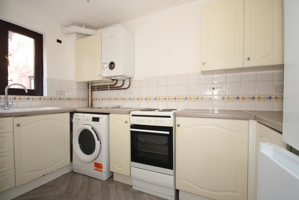Apartment in Woking, Surrey - View 3