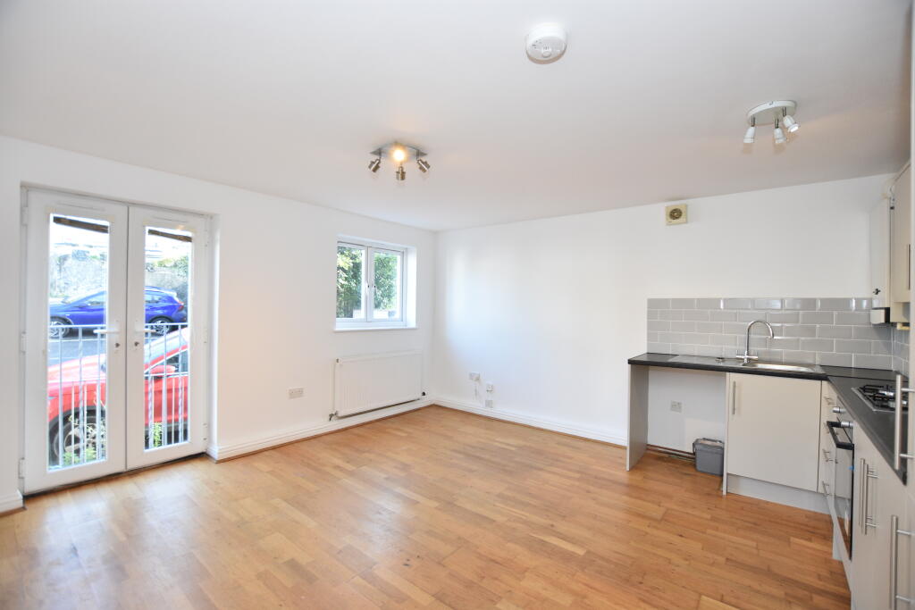 Apartment in Truro - View 2