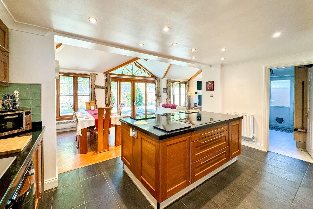 Darwell Drive, Stone Cross, BN24 photo 5