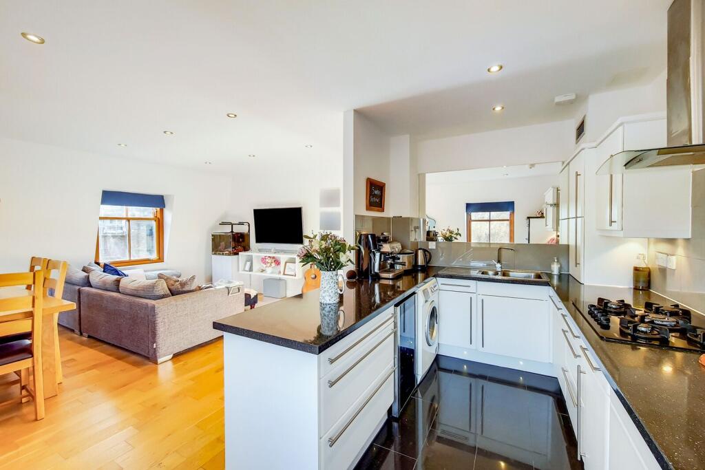 Apartment in Twickenham - View 3