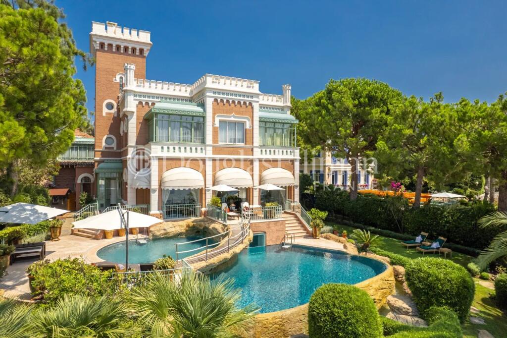 Main image of property: Provence-Alps-Cote d`Azur, Alpes-Maritimes, Antibes