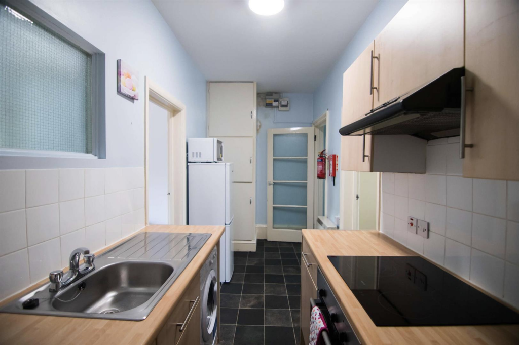 Apartment in Sheffield, Broomfield, Broomhill - View 5