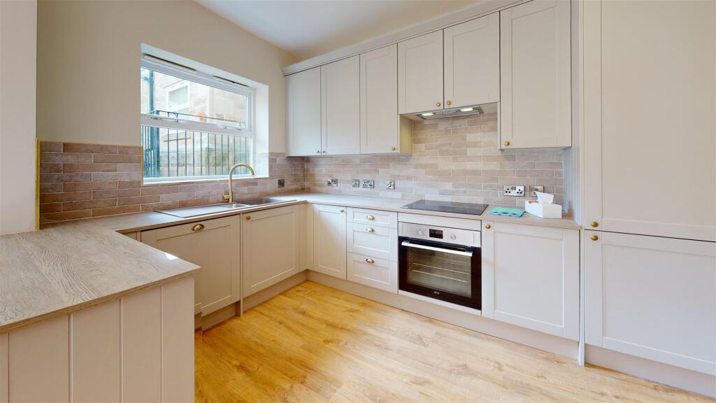 Apartment in Bradford, Ilkley - View 2