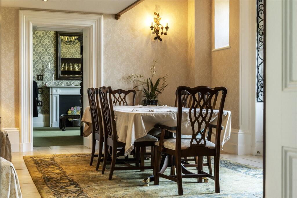 Apartment in Kingston upon Thames - More