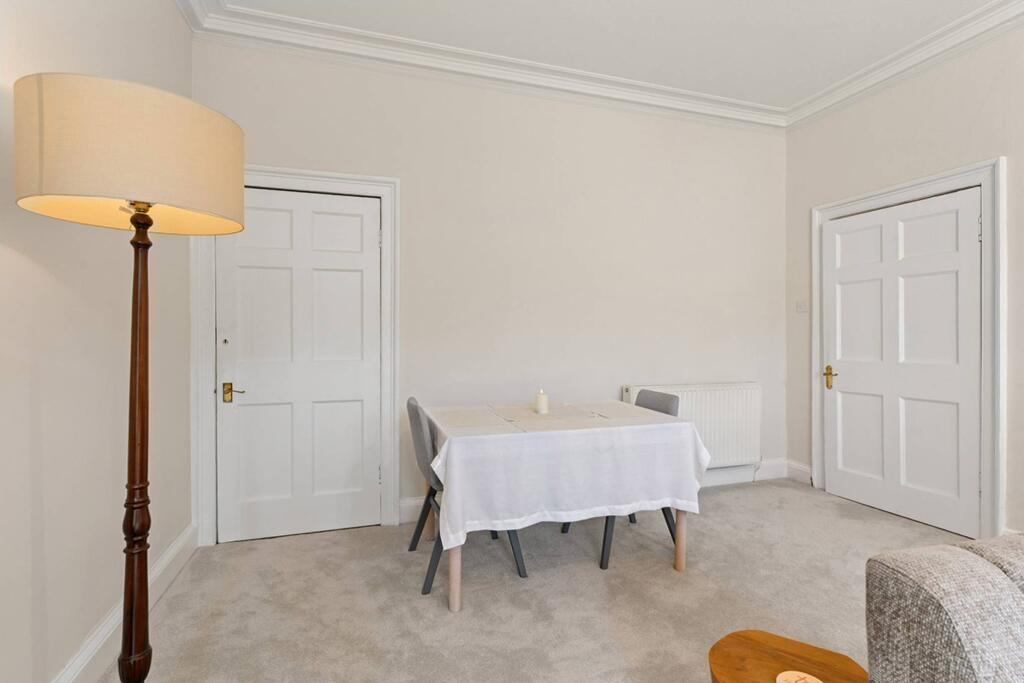 Apartment in Edinburgh, Leith Central - View 5