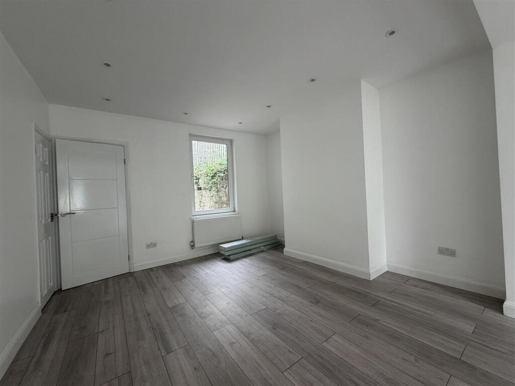 House in Swindon - View 4