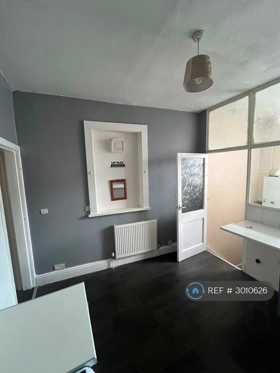 Apartment in Calderdale, West Yorkshire - View 2