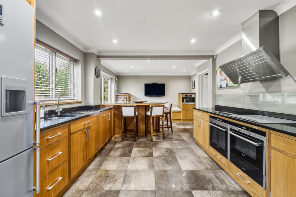 House in East Hertfordshire, Bishop's Gate, Bishop's Stortford - View 6