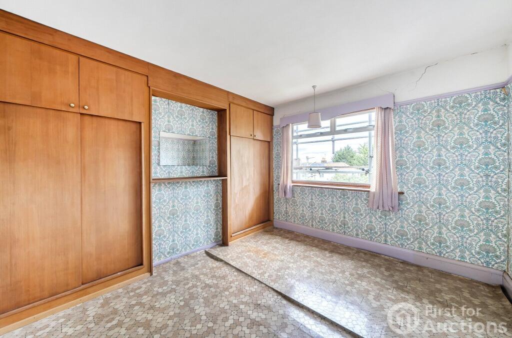 House in Cheltenham, Leckhampton - More