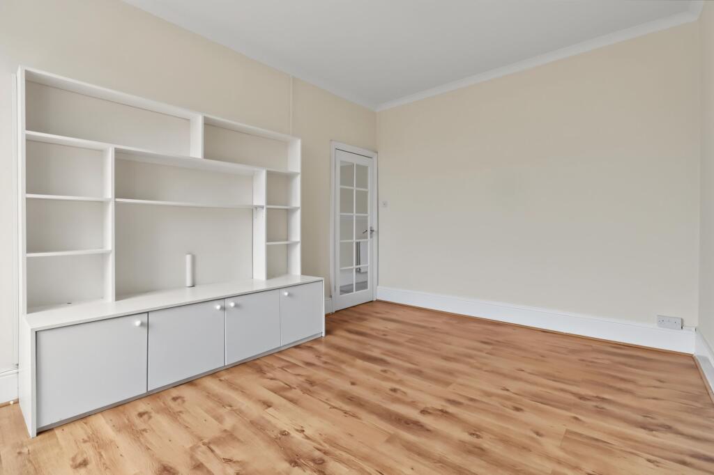 Apartment in London, Royal Borough of Kingston upon Thames - View 3