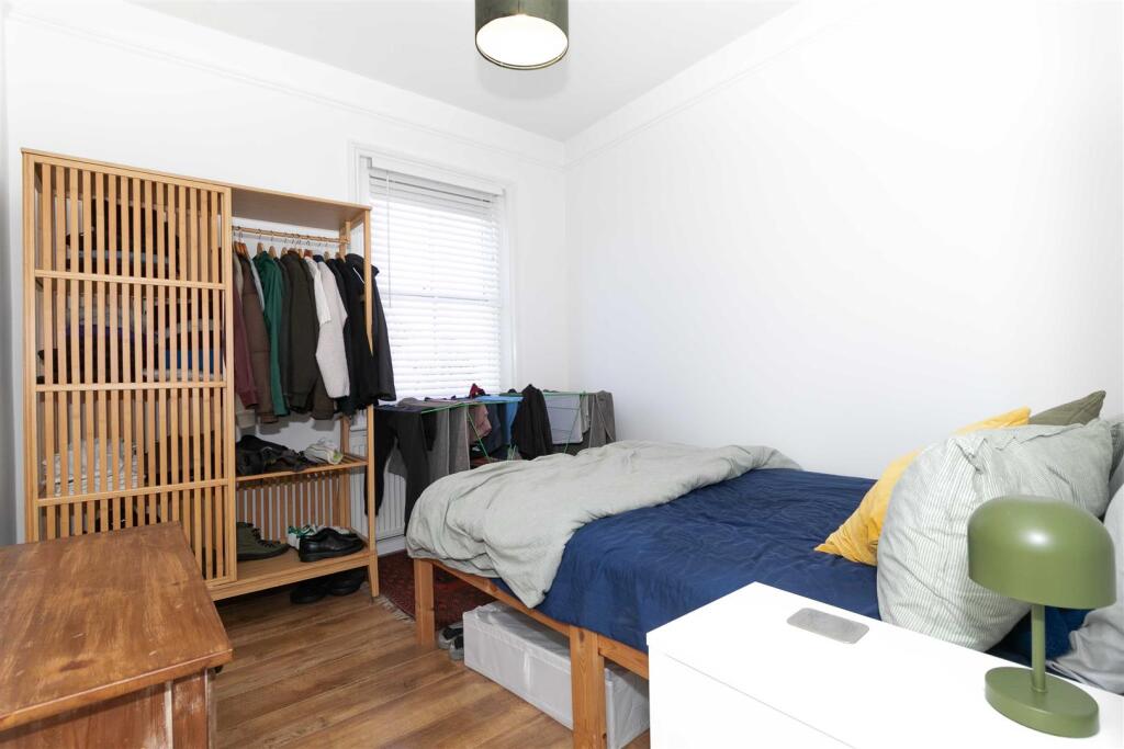 Converted First Floor Flat, Cowper Road, Worthing - View 4