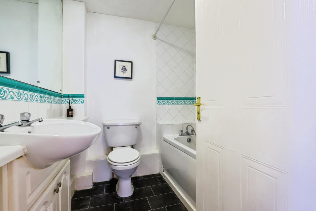 Apartment in Swale, Grove Park, Regent Quay - View 4