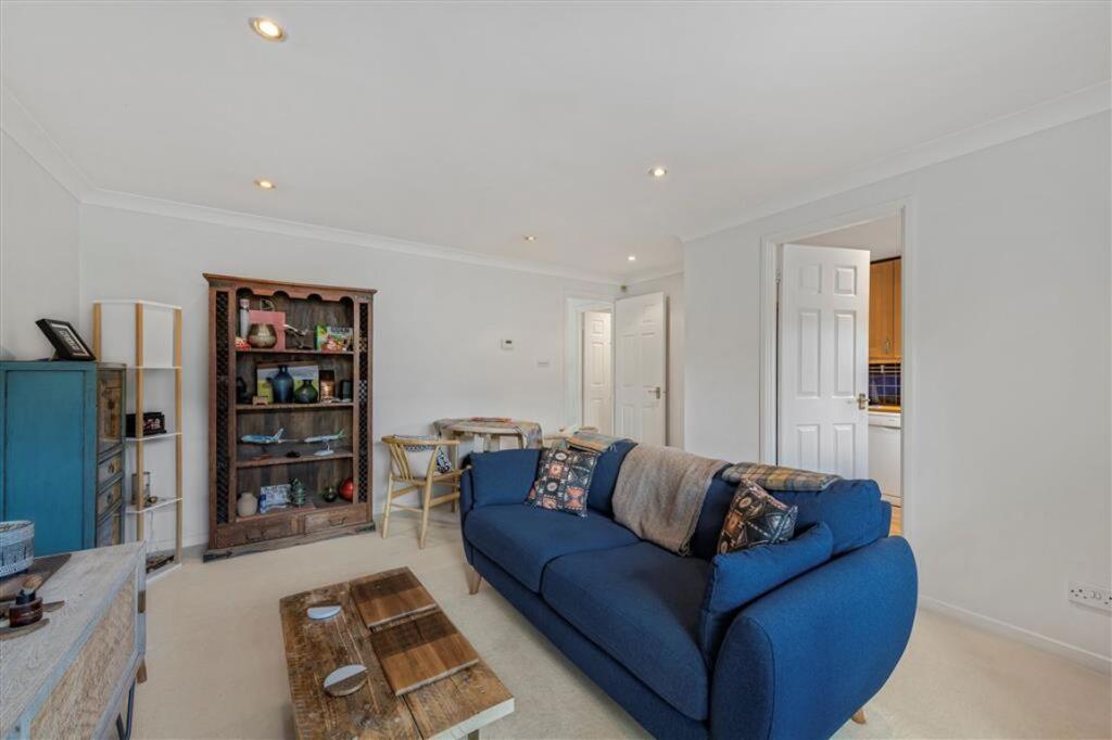 Apartment in London, Mortlake - View 3