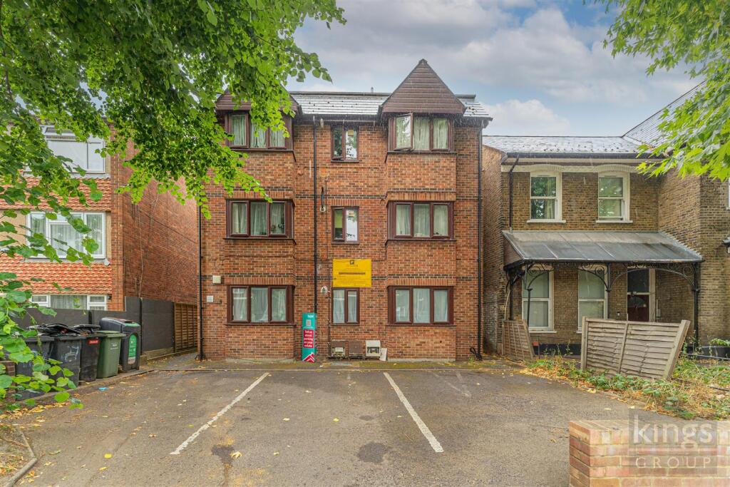 2-bed flat on Northumberland Park., London, £275,000