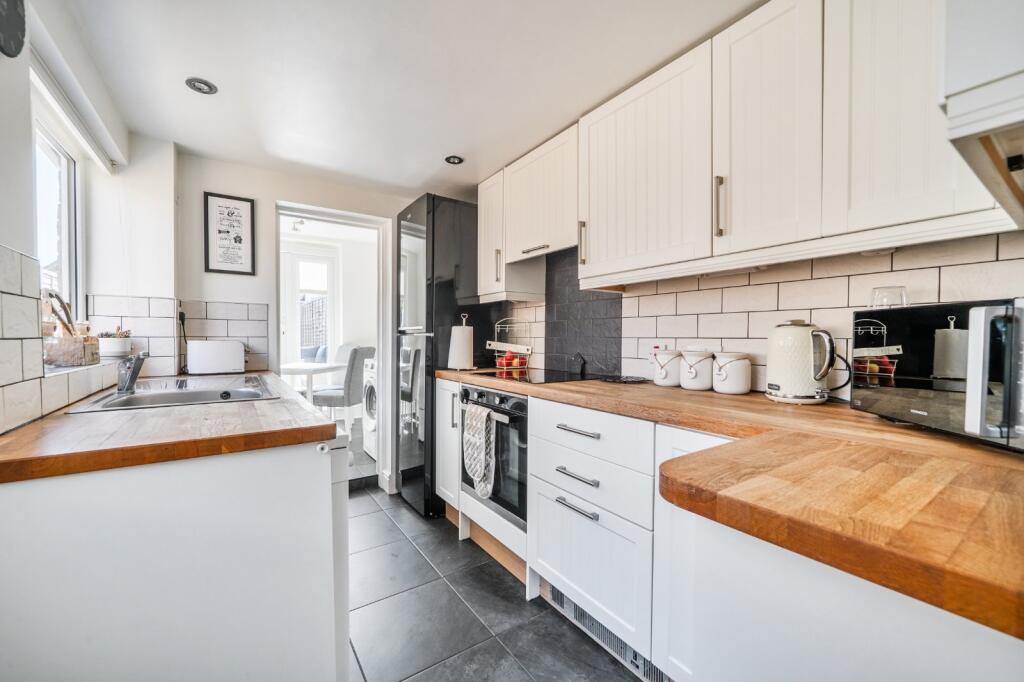 House in Slough, Burnham - View 4