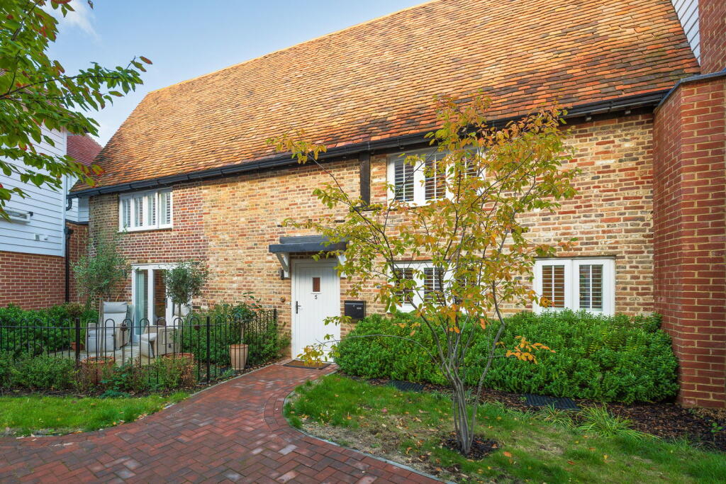 Cranbrook , Cranbrook , Kent, TN17 3HE photo 2