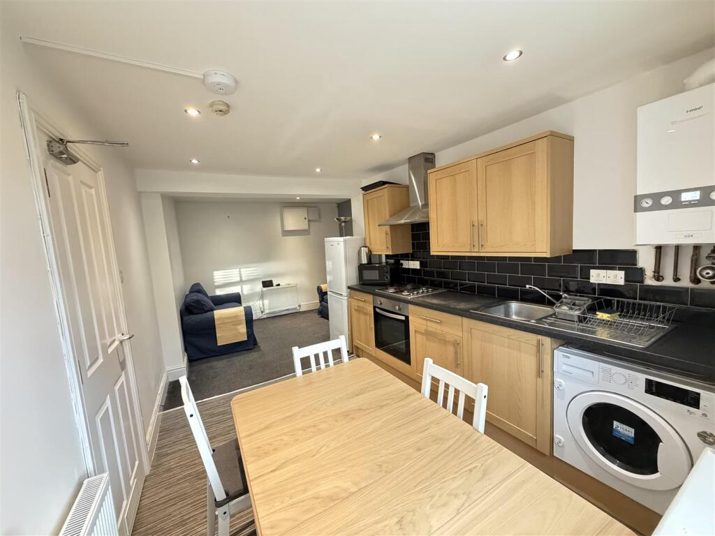 Apartment in Sheffield - View 3