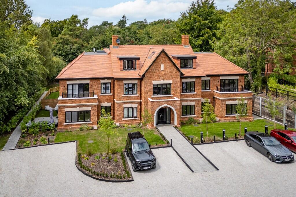 Caddington House,New Road, Digswell, Herts