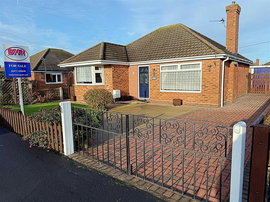 Main image of property: St. Peters Crescent, Humberston, Grimsby, N.E. Lincs, DN36 4DH