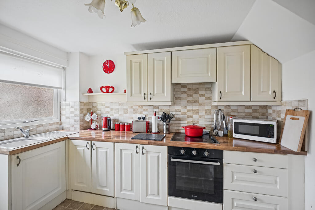 House in Motherwell, North Lanarkshire - More