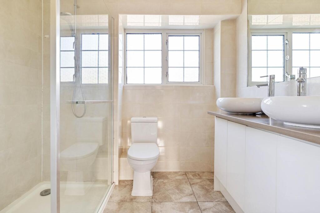 House in Tonbridge and Malling, Hadlow - More