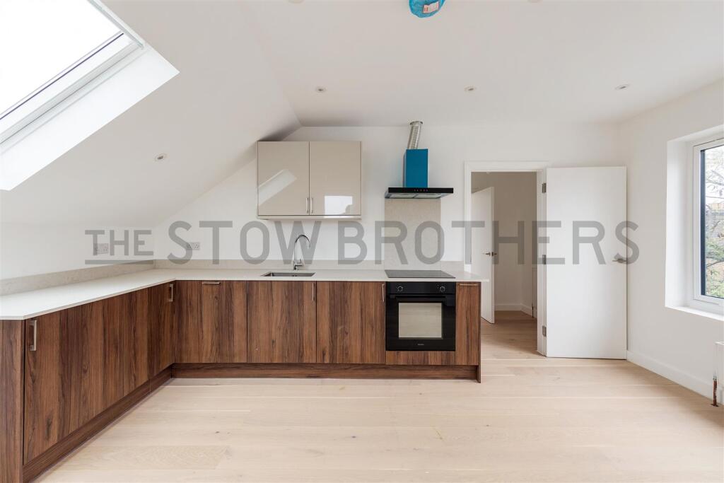 Apartment in Ilford - View 5