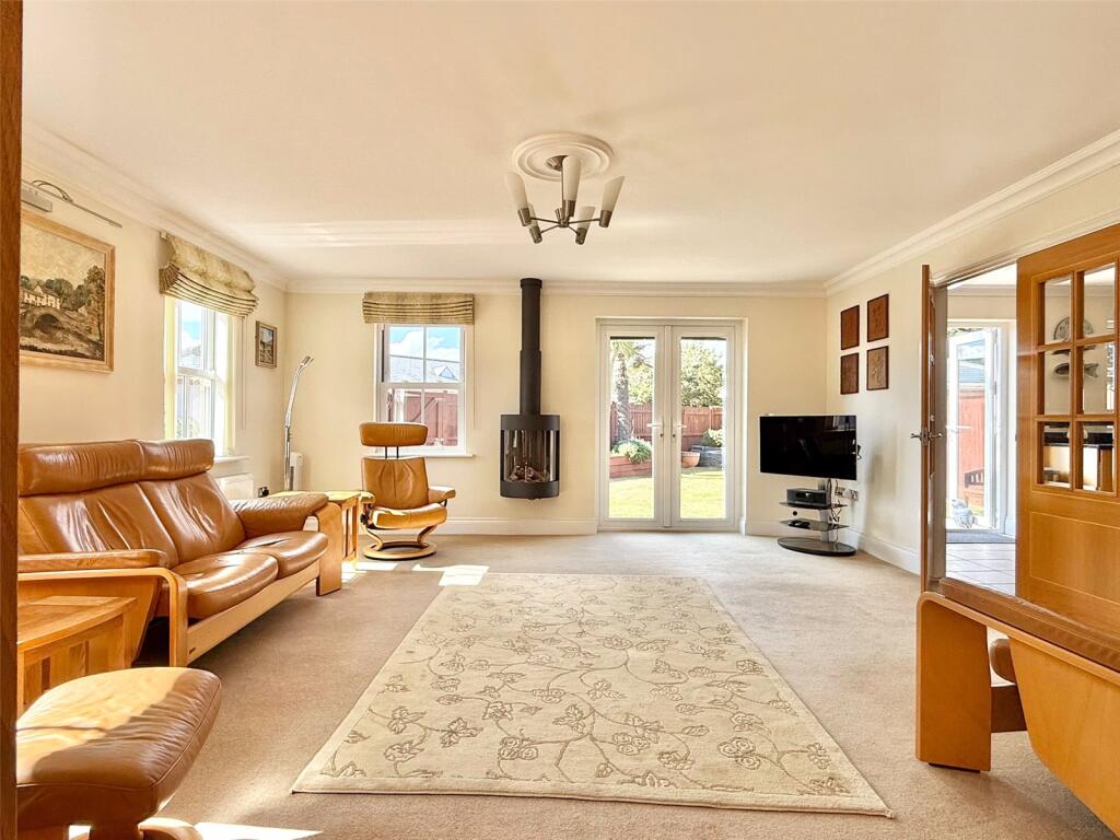 House in Southampton - More