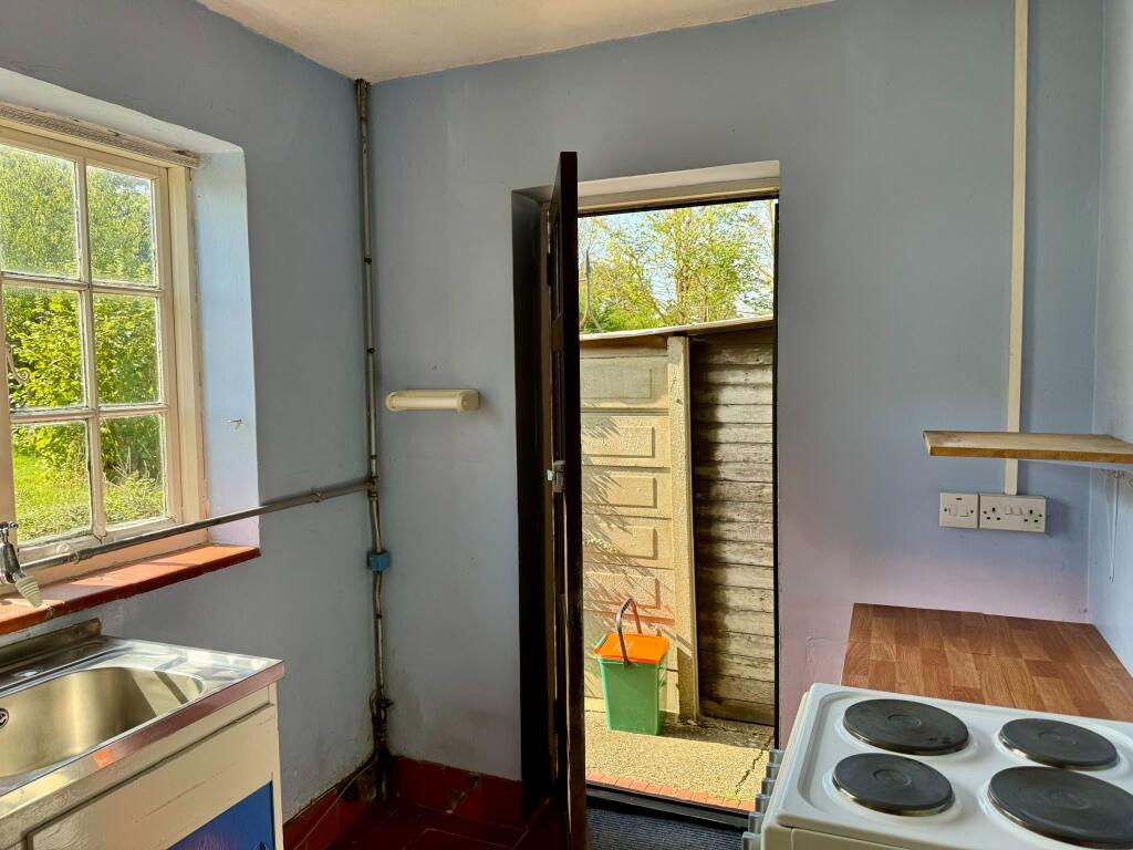 House in Tandridge, Haxted, Dormansland - More