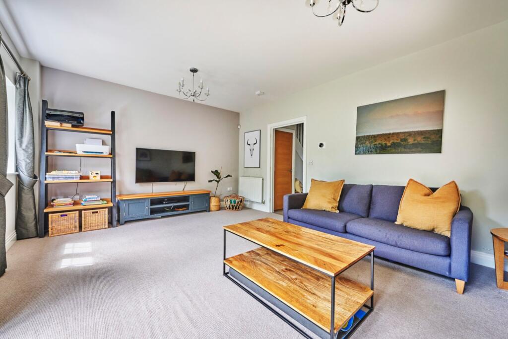 Mortimer Crescent, Kings Park, St. Albans, Hertfordshire, AL3 - More