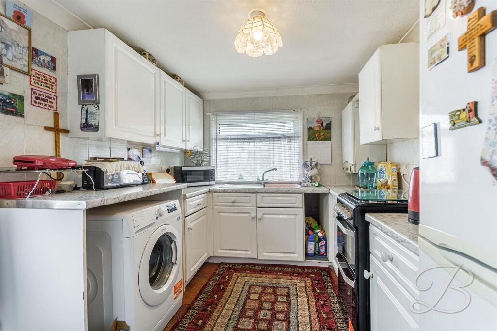 Poplar Drive, New Tupton, Chesterfield photo 5