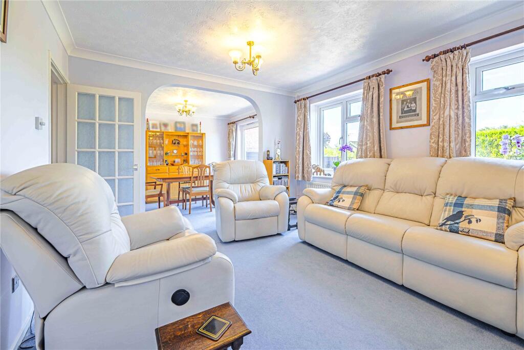 House in Dunstable, Stipers Hill, Central Bedfordshire - More