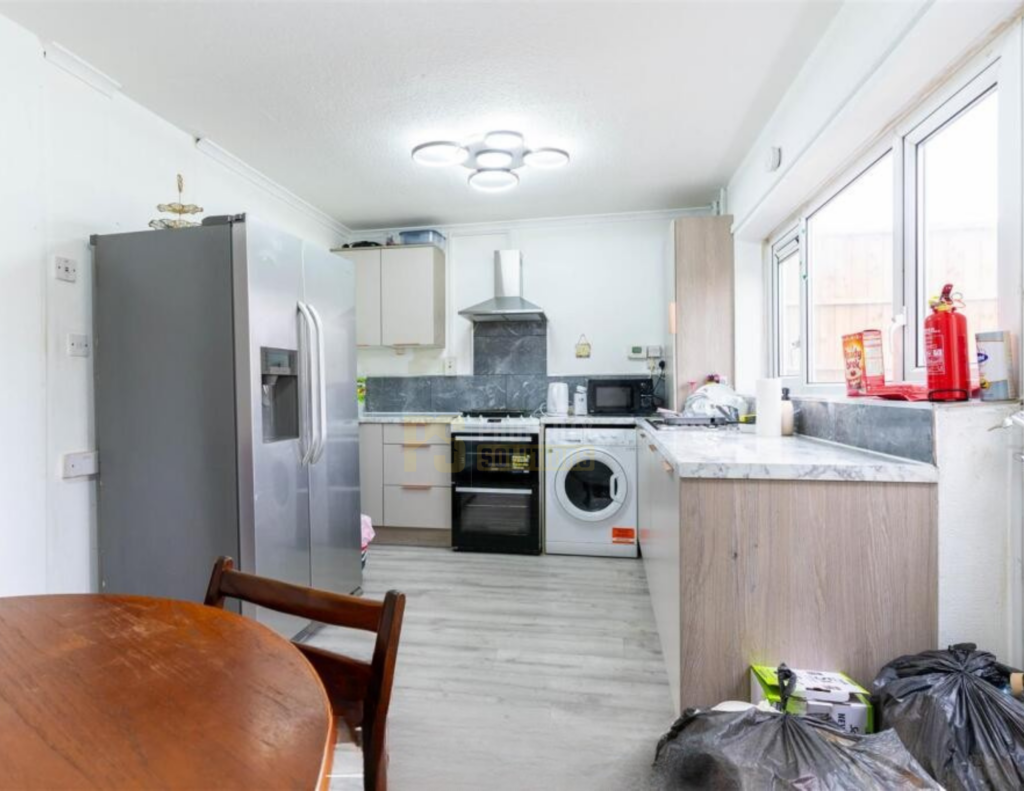 3 Beeston Close Birmingham , B6 5UE