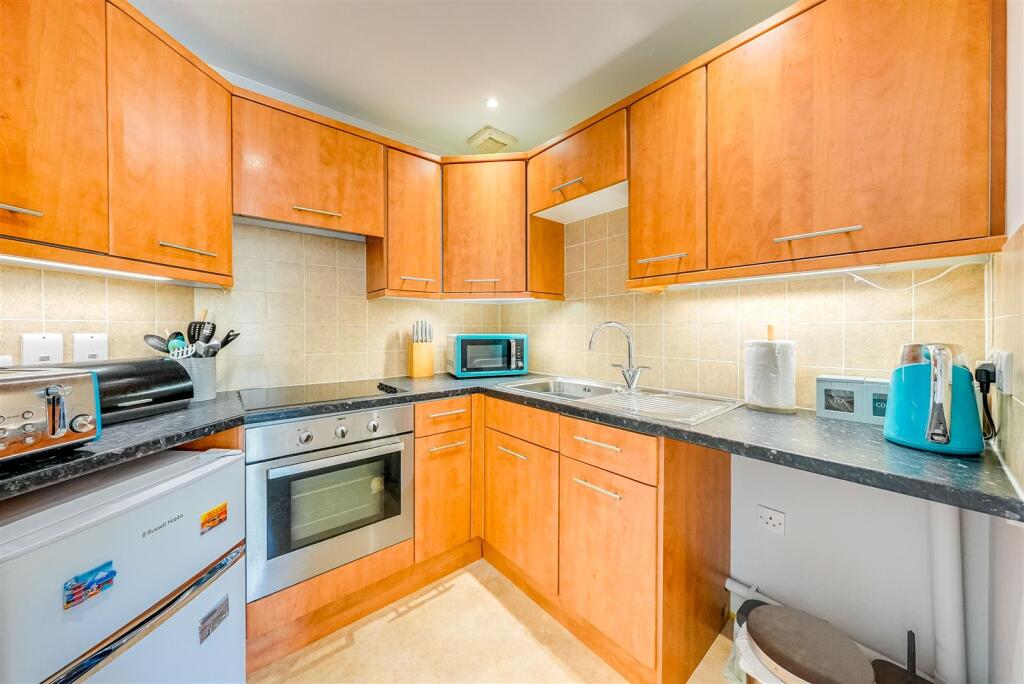 Westerham Drive, Sidcup - View 6