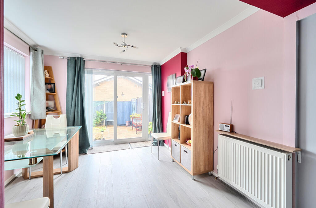House in Dunstable, Central Bedfordshire - More