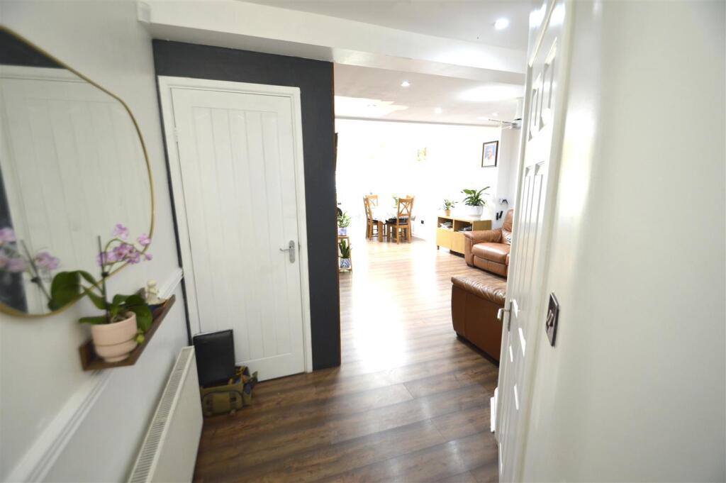 House in London - View 5