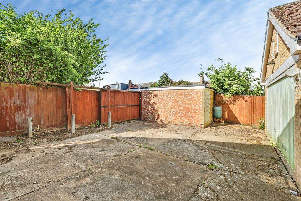 House in Pattishall, West Northamptonshire - View 5