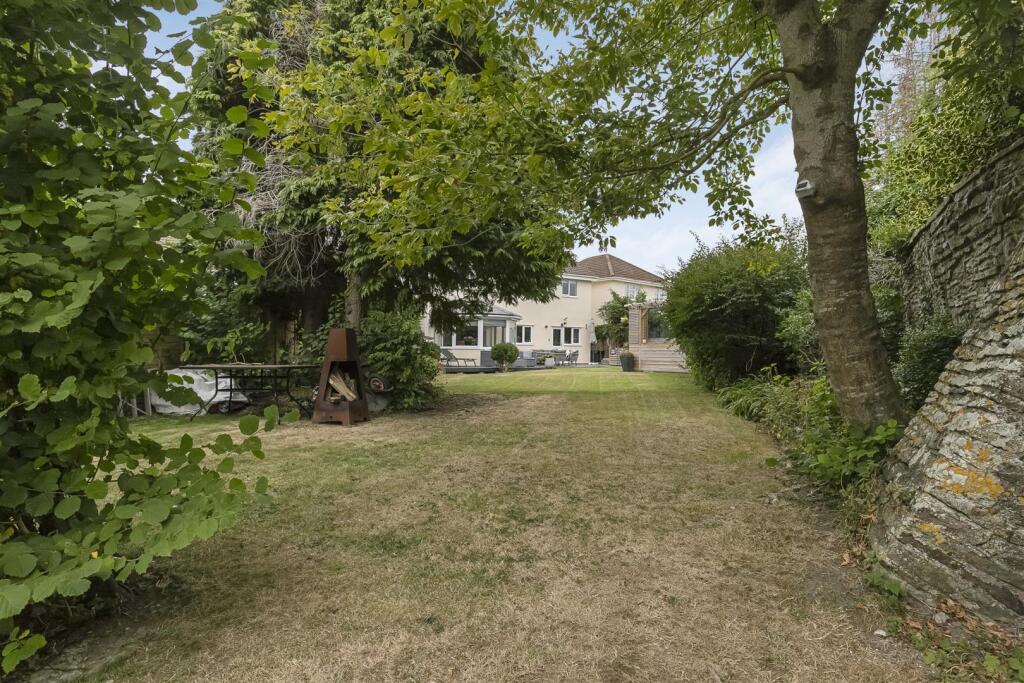 Badminton Road, Coalpit Heath, BRISTOL photo 2