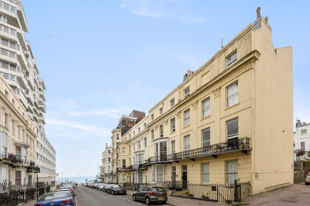 2-bed flat on Cavendish Place, Brighton, BN1, £375,000