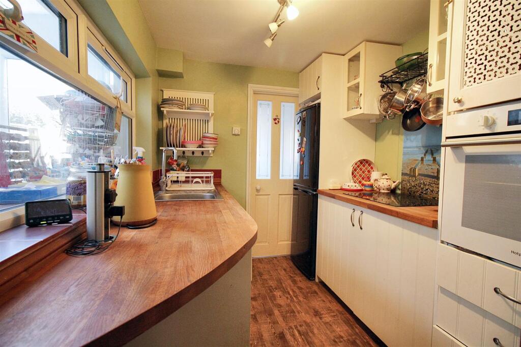 8 BRADFIELD ROAD photo 3