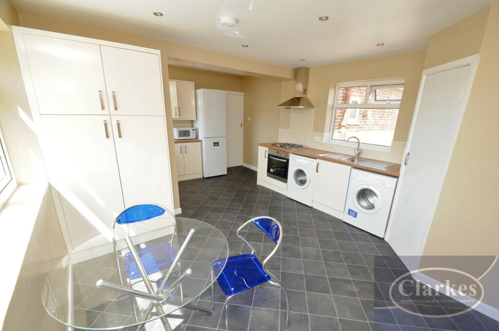 Heathfield Avenue, Wallisdown photo 4