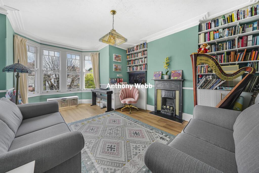 Main image of property: Lakeside Road, Palmers Green, N13