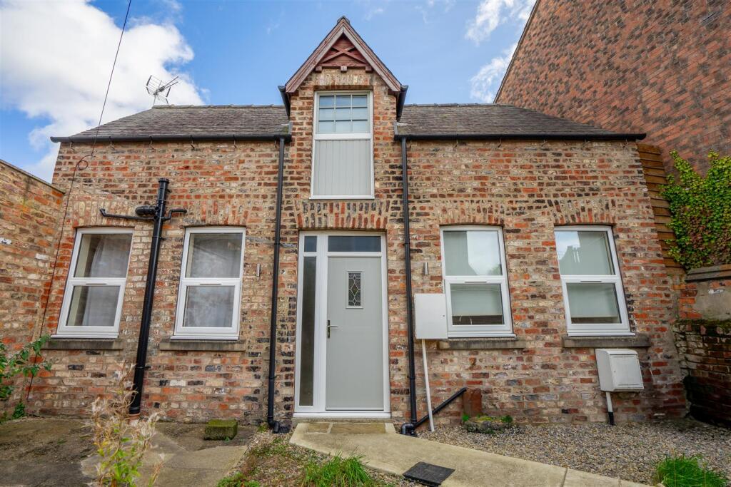 Main image of property: 7A Briggs Street, York, YO31 8HW