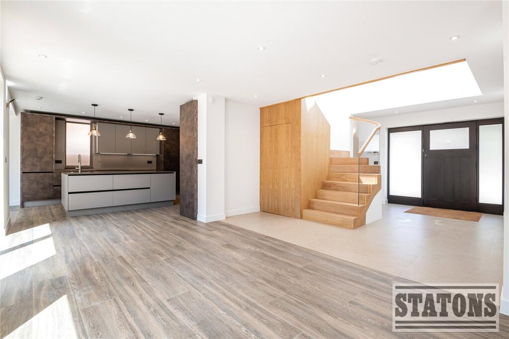 House in Potters Bar, Hertfordshire - View 2