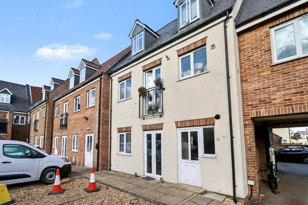 2-bed flat on Duggie Carter Court, King's Lynn, Norfolk, PE30, £120,000