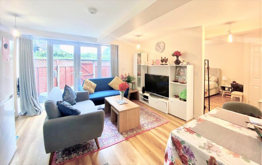 Apartment in Southall - View 2