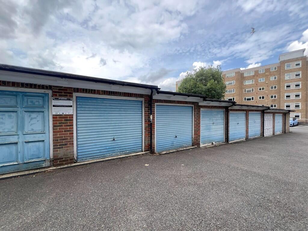 Withdean Rise, Brighton, BN1 6YG photo 3